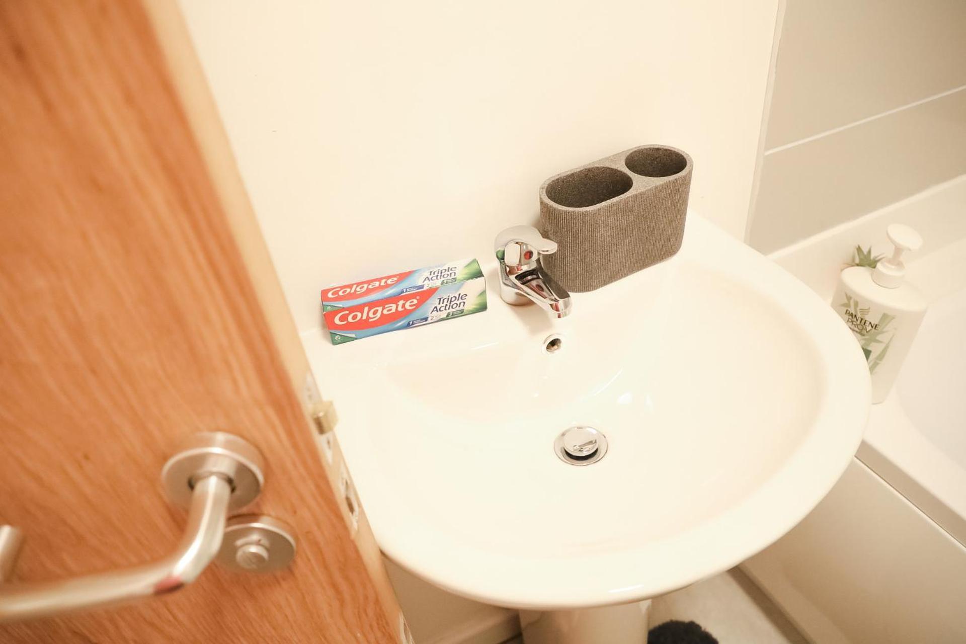 1 Bedroom Apartment Bradford City Centre Foster Square Экстерьер фото